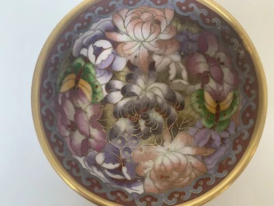 Crisantemo chino estampado cloisonné cuenco mariposas de latón pintado a mano Foto 1 de 4