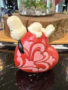 Jim Shore Snoopy Laying On Heart Figurine Peanuts 5.25”H Valentines Love - Picture 1 of 5