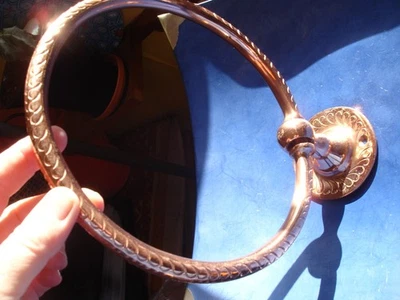 Moroccan SOLID COPPER colour hand ENGRAVED round towel holder ring W20 cm - Image 1 of 4