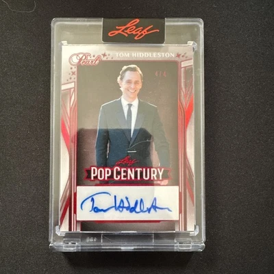 2025 Leaf Pop Century Tom Hiddleston Pearl Red Auto #4/4 OMEGA = 1/1  Loki - Imagem 1 de 4