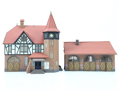 Faller H0 130991 Gebäude Rettungswache Feuerwehr mit Fahrzeughalle / Licht - Bild 1 von 4