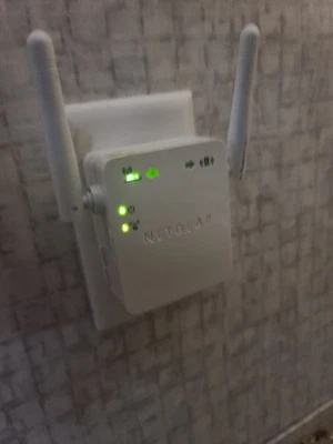 Netgear Universal Wifi Range Signal Extender Model No. WN3000RPv2 Booster - Image 1 of 2