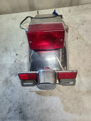 Lanterna traseira de freio Honda Magna 700 VF700 & 750 VF750C para-lama traseira  - Imagem 1 de 4
