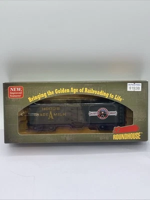 Roundhouse HO 40’ Wood Milk Car- Hood’s Dairy #204 Open Box - Image 1 of 4