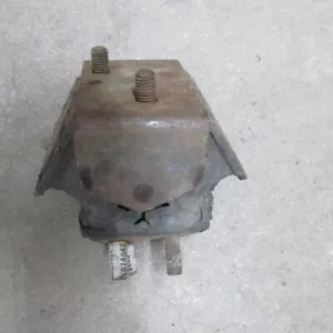 1985 1986 85 86 OLDS 98 BUICK FWD NEW GM RIGHT REAR TRANSMISSION MOUNT 14074042 - Picture 1 of 4