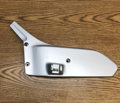 BMW K1200LT 1997-2004, PLACA REPOSAPIÉS TRASERO IZQUIERDO PARTE DE ESTANCIA # 46717682377 Foto 1 de 4