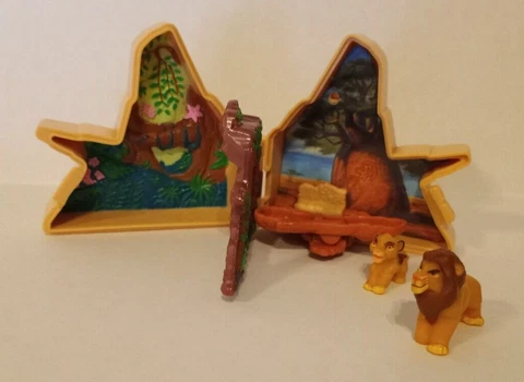 VINTAGE 90s Disney The Lion King Pride Rock Mini Playset & 2 Lions  Polly Pocket Cover