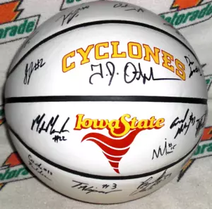 2025 IOWA STATE CYCLONES TEAM FIRMATO F/Sz PANNELLO BIANCO LOGO BASKET Hilton Mjk - Foto 1 di 6
