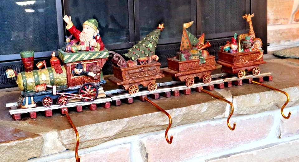 Raro Juego de 4 Medias Tren Mark Roberts Santa Toyshop Navidad De Colección Foto 1 de 4