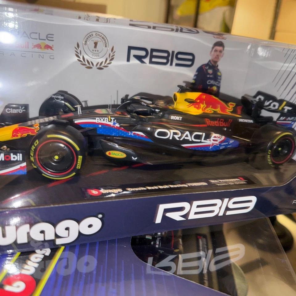 Oracle Red Bull Racing RB19 Max Verstappen #1 Austin GP 2023 1/18 Bburago F1 - Image 1 of 4