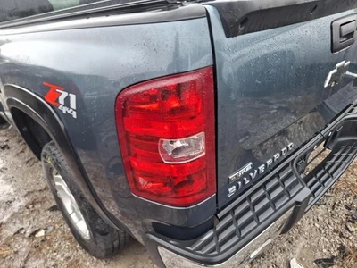 Conjunto de luz trasera izquierda usado se adapta a: camioneta Chevrolet Silverado 1500 2009 Foto 1 de 4