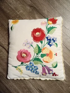 Almohada vintage bordada floral rosas extremos de vieira - Imagen 1 de 4