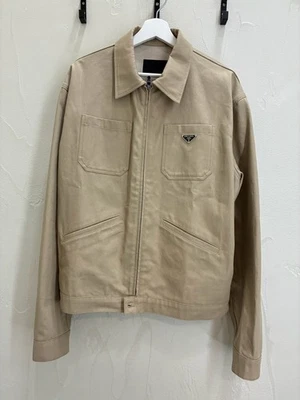 Chaqueta de mezclilla con parche de marca Prada Foto 1 de 4