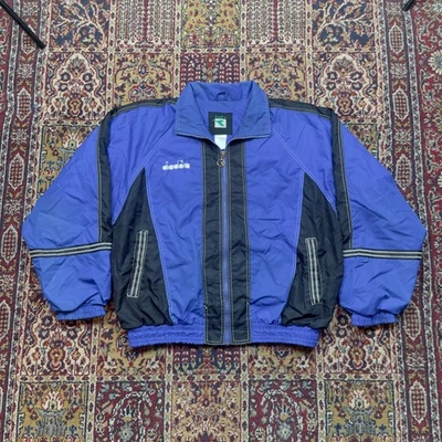 De colección Raro Años 80 90 Diadora Hombres Chaqueta de Pista Azul Negro Cremallera Rayas Fútbol M Foto 1 de 4