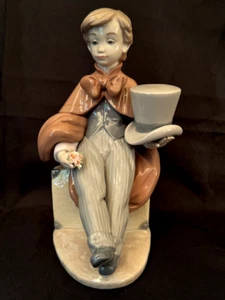 Lladro Traveler's Rest with box #6124 06124 Boy w/ Tophat on suitcase MINT - Picture 1 of 7