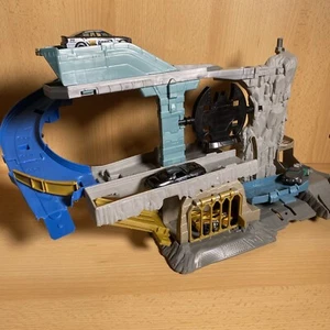 Hot Wheels DC Batcave Playset with Batmand Theme Cars Lot - Picture 1 of 7