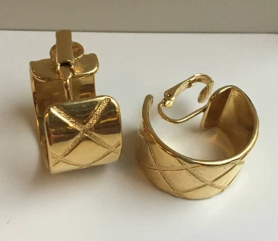 Vintage Gold Tone Earrings Round Shape Clip-on Women's Jewelry Novelty - Image 1 of 4