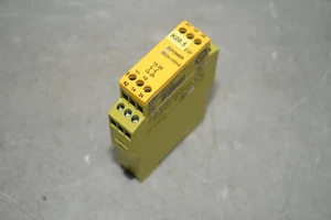 ^ Pilz PNOZ X7 24V AC/DC Safety Relay #X5726 - Picture 1 of 3