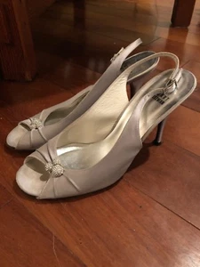Stuart Weitzman Silver Heels Size 9 M - Picture 1 of 7