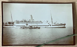 Foto 1. Weltkrieg: Royal Navy Motor Launch (ML242?) & Einzeltrichter Krankenhausschiff - Bild 1 von 3