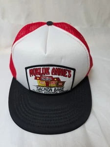 Mukluck Annie's Mütze Salmon Bake Alaska Highway Yukon rot weiß - Bild 1 von 7