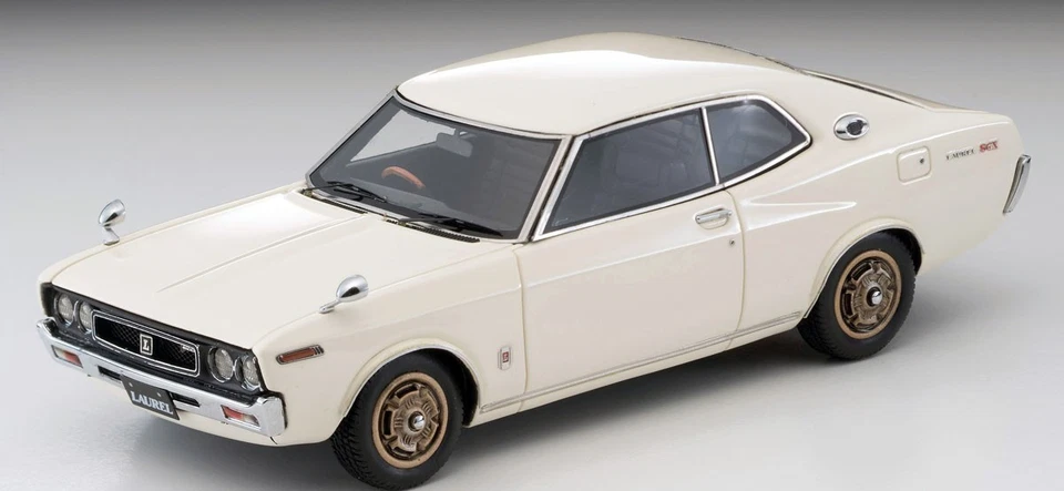 Ignition Model Tomytec 1/43 Tig4324 Nissan Laurel HT 2000sgx White Completed