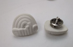 Paintable Ceramic Rainbow " Smile " Clutch Back Pin Lot Of 13 Craft Unfinished - Bild 1 von 9