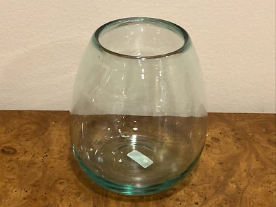 "Copa de vino Kalalou transparente sin tallo verde claro soplada a mano de aproximadamente 4 3/8"" de alto" Foto 1 de 4