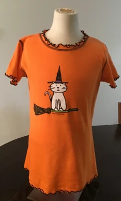 Halloween "Mis Tee V-US" Camiseta Naranja con Volantes Borde Negro "...THE KITTY WITCH...." Foto 1 de 4