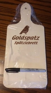 RARE GERMAN NEW - WOODEN CUTTING BOARD GOLDSPATZ SPATZLEBRETT - Imagen 1 de 2