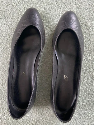 9 West Women's size 6.5M Black leather low heel flats - Image 1 of 4