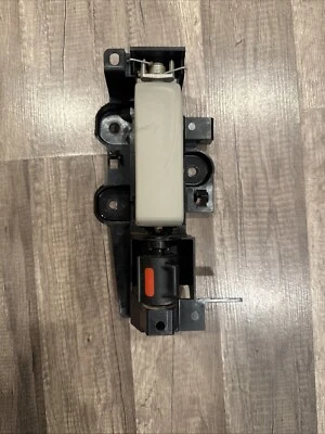 Chrysler Pacifica 2017-2024 trasero derecho interior manija de puerta corredera OEM 5RU78PD2AD Foto 1 de 4