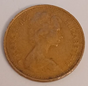 UK United Kindome Elizabeth ii 2 1975  New Penny Circulated - Picture 1 of 2