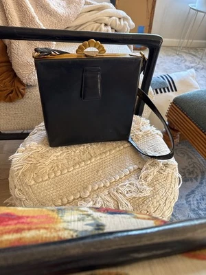 Bolsa Evans Elegance Vintage Estilo Caixa Preta e Dourada - Imagem 1 de 2