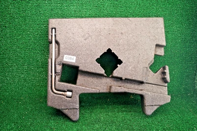 03-12 MERCEDES-BENZ R230 SL500 TRUNK SPARE TIRE 空气压缩机 FOAM HOLDER 原始设备制造商 — 第 1/4 张图片