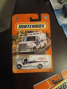 MATCHBOX 2022 #36 WHITE IH INTERNATIONAL TERRASTAR PEEL SANITÄTER AMBULANCE - Bild 1 von 2