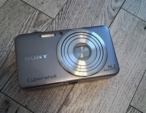 SONY Cyber-shot DSC-WX50 Silver 16.2MP 5x Optical zoom Digital Camera - Picture 1 of 8