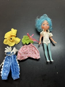 Lotto bambola e vestiti vintage Rose Petal Place sciolti 'Petal Pushers' R5 - Foto 1 di 7