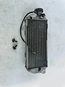 Radiador lateral derecho de relleno SUZUKI DRZ400SM 05-24 OEM probado con sensor - Imagen 1 de 8