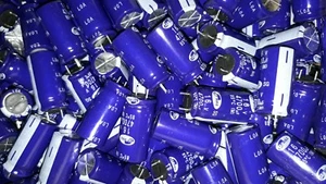 30pcs NEW SAMWHA SG 4700uF 16V HQ CAPACITORS FOR AUDIO ! - Picture 1 of 3