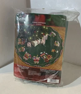 New Plaid Bucilla CANDY EXPRESS 43" Round Felt Tree Skirt Kit 2009 Retired 86158 - Picture 1 of 8