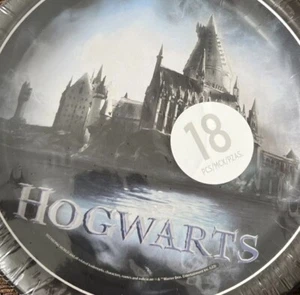 Hogwarts Paper Plates Dinner Plates 10in 18ct - Harry Potter New In Plastic - Picture 1 of 4