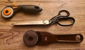 VTG WISS CB9 PINKING SHEARS + FISKARS & DRITZ CUTTING WHEEL TAILOR SEWING CRAFTS - Picture 1 of 17