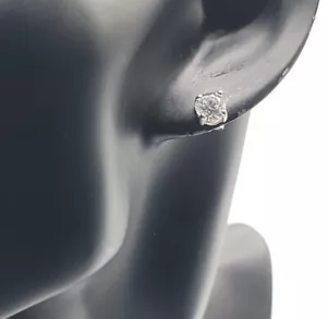 BEAUTIFUL .80ct Round Cut Cubic Zirconia & Sterling Silver Studs in Gift Box - Picture 1 of 14