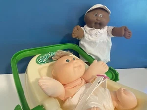 Vintage 1985 African American Cabbage Patch Doll With Carrier & 1986 Caucasian - Bild 1 von 23