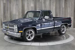 1986 Chevrolet C/K Pickup Restored with 6.0 LS Conversion Engine AC Auto - Foto 1 di 40