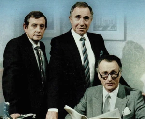 Yes Minister Complete Series 2 on 2 VHS Videotapes (1998) PAL Region 2 UK Import - Picture 1 of 1