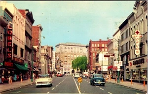 Binghamton New York Court Street Autos Florsheim Shoes Postcard D883 - Picture 1 of 2