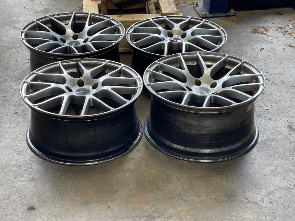 Juego de distancia entre ejes escalonada BMW M3-M4 plateada [Enkei] de 19 pulgadas Foto 1 de 4