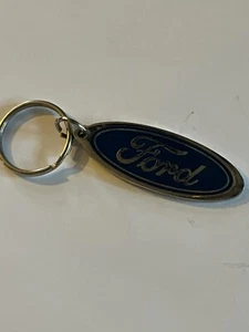 🇺🇸 2007 🇺🇸 VINTAGE METAL OVAL “FORD” LOGO KEYCHAIN 👀 LQQK 👀 - Picture 1 of 4